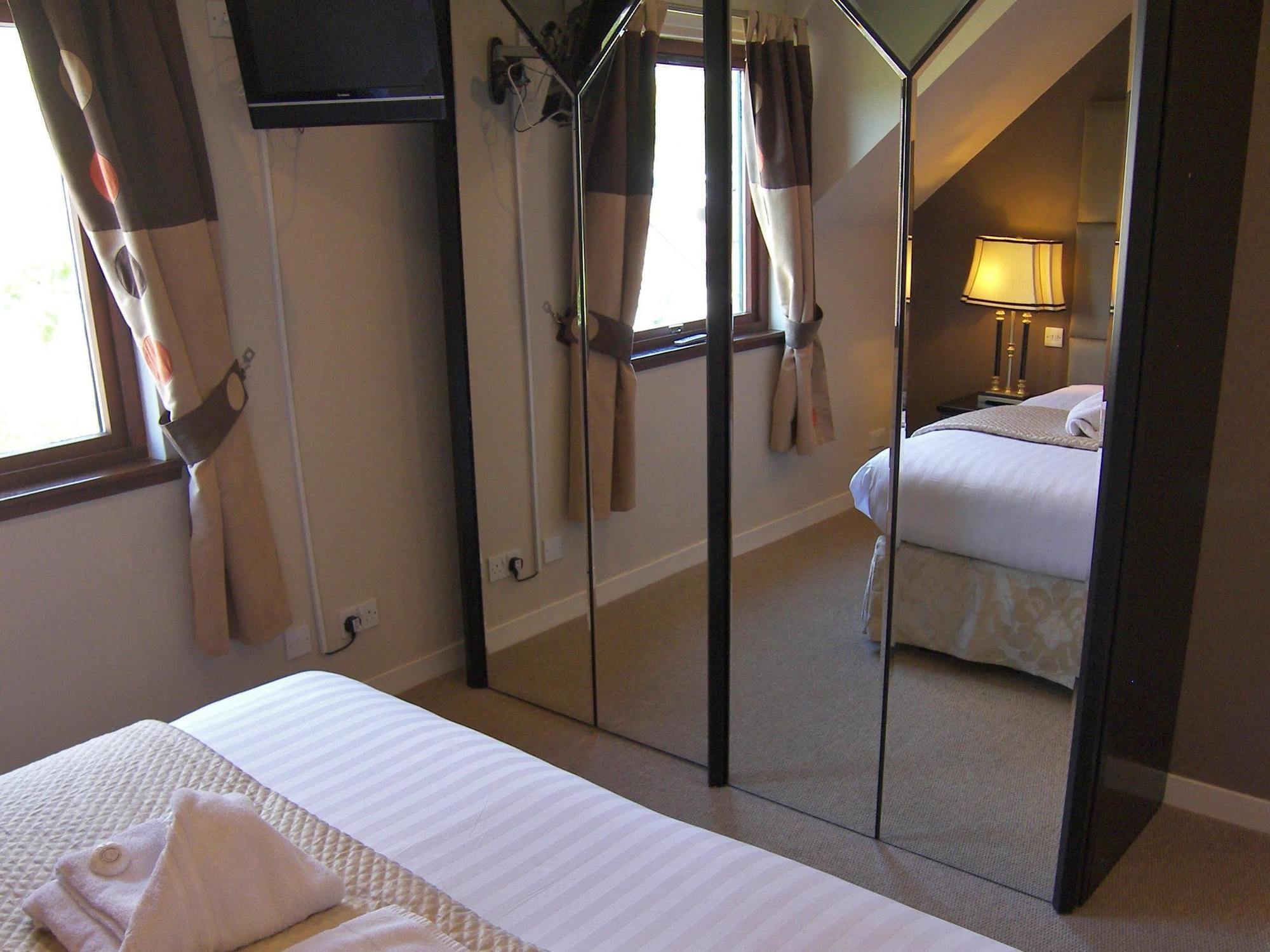 פיטלוצ'רי Rosemount Hotel מראה חיצוני תמונה